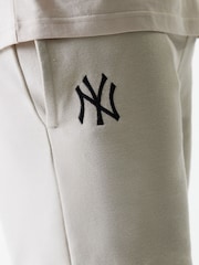 New Era Mens Mid Shorts - Image 3 of 8