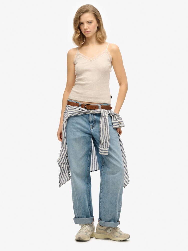 Superdry Essential Trägertop mit Spitzenbesatz aus 100 % Baumwolle - Bild 2 von 6 Superdry Essential Trägertop mit Spitzenbesatz aus 100 % Baumwolle - Bild 2 von 6