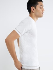 أبيض - River Island Checkerboard Muscle Fit T-Shirt - صورة 3 من 4