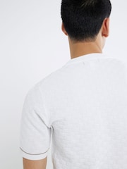 أبيض - River Island Checkerboard Muscle Fit T-Shirt - صورة 4 من 4