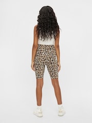 Mamalicious Black Printed And Plain Jersey Biker Shorts 2 Pack - Image 4 of 5