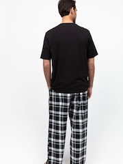 تيشِرت جيرسيه سادة وبنطلون بيجامة بتصميم مربعات من Cyberjammies - صورة 2 من 2