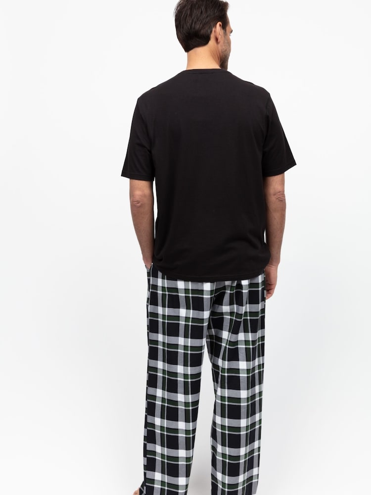 تيشِرت جيرسيه سادة وبنطلون بيجامة بتصميم مربعات من Cyberjammies - صورة 2 من 2