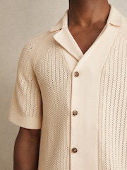 Hell Steinfarben - Reiss Alphonso Cotton Textured-Knit Cuban-Collar Shirt - Bild 4 von 7