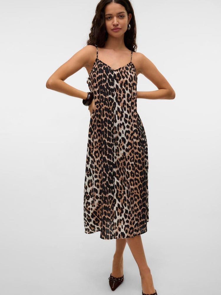 VERO MODA Brown Printed Loose Fit Maxi Dress - Image 2 of 4 VERO MODA Brown Printed Loose Fit Maxi Dress - Image 2 of 4