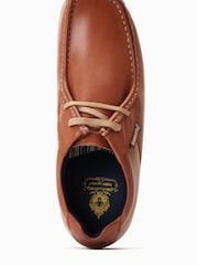 Rumenorjavi čevlji z vezalkami Base London Natural Event Wallabee - Slika 4 iz 6