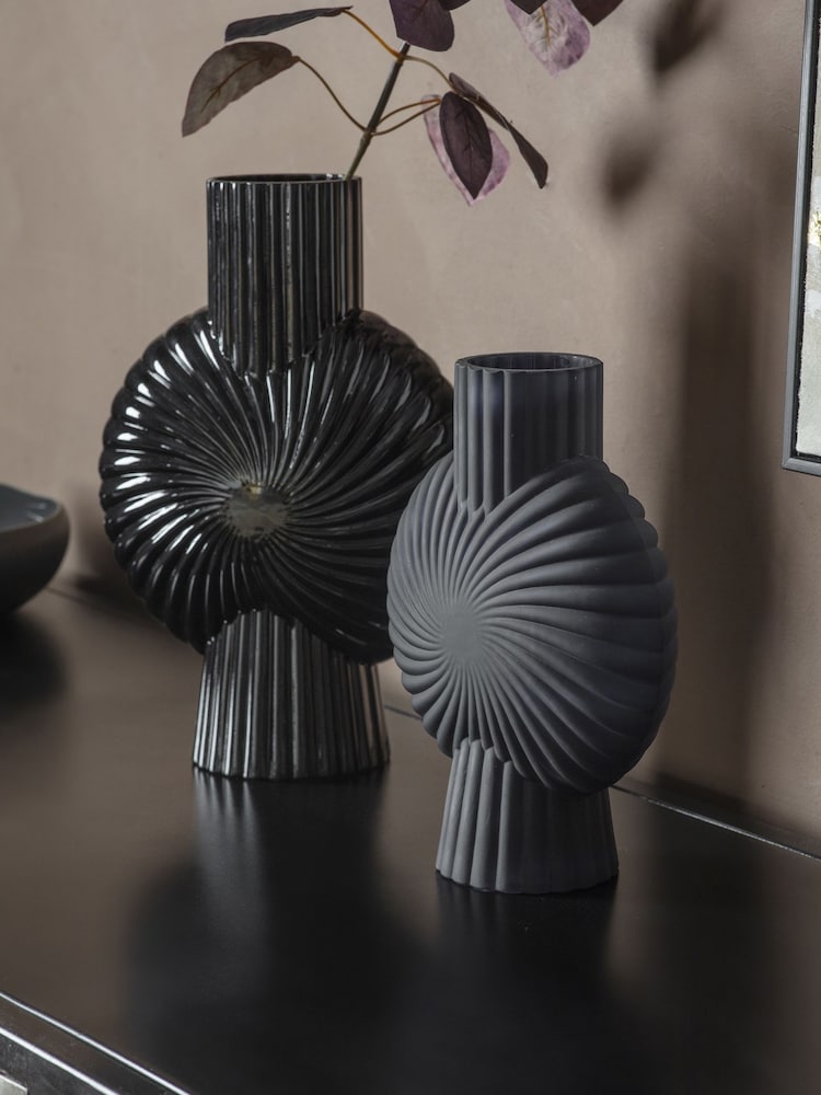 Gallery Home Black Cameron Vase - Image 1 of 2