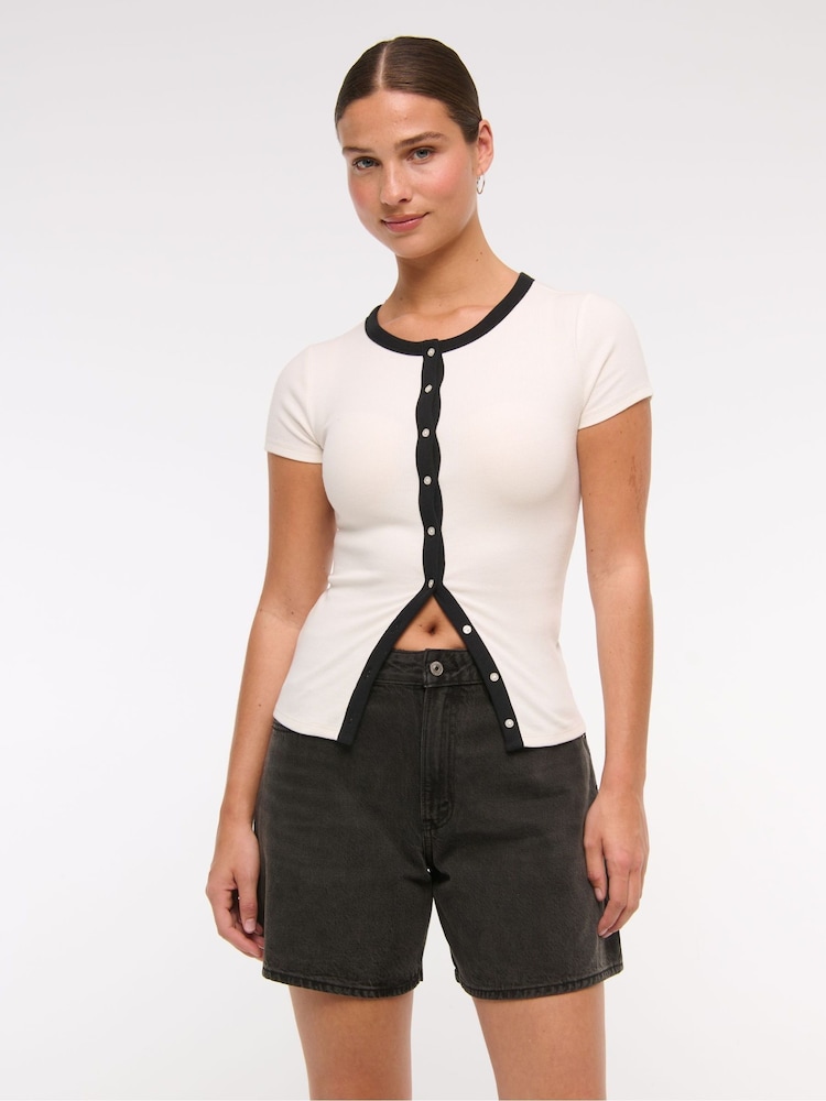 Abercrombie & Fitch Curve Love High Rise Loose Denim Black Shorts With Clean Hem - Image 1 of 7 Abercrombie & Fitch Curve Love High Rise Loose Denim Black Shorts With Clean Hem - Image 1 of 7