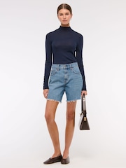 Abercrombie & Fitch Blue High Rise Loose Denim Shorts With Fray Hem - Bild 3 von 8