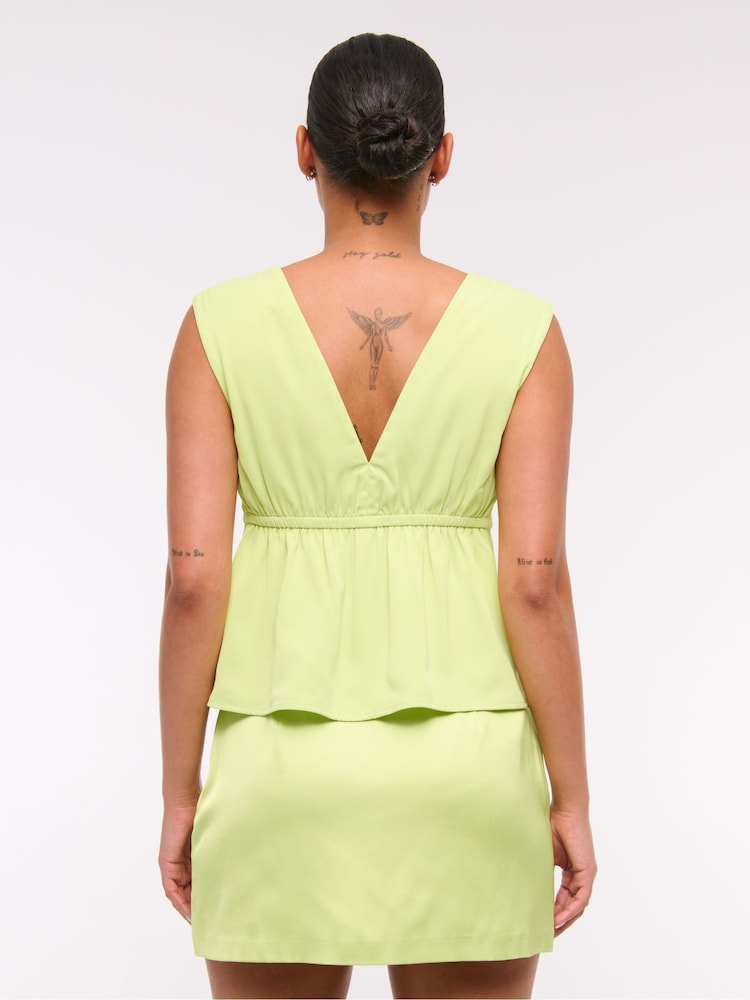 Verde - Abercrombie & Fitch Plunge Tie Front Sleeveless Top - Imagen 2 de 6