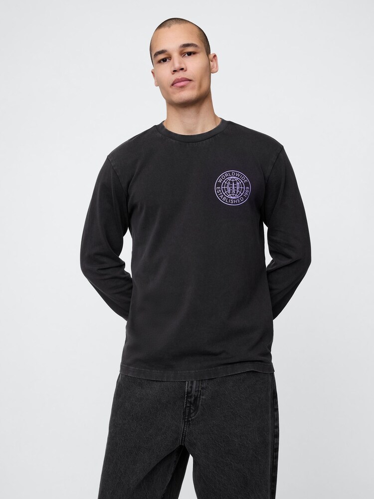Gap Black Logo T-Shirt - Image 1 of 5 Gap Black Logo T-Shirt - Image 1 of 5