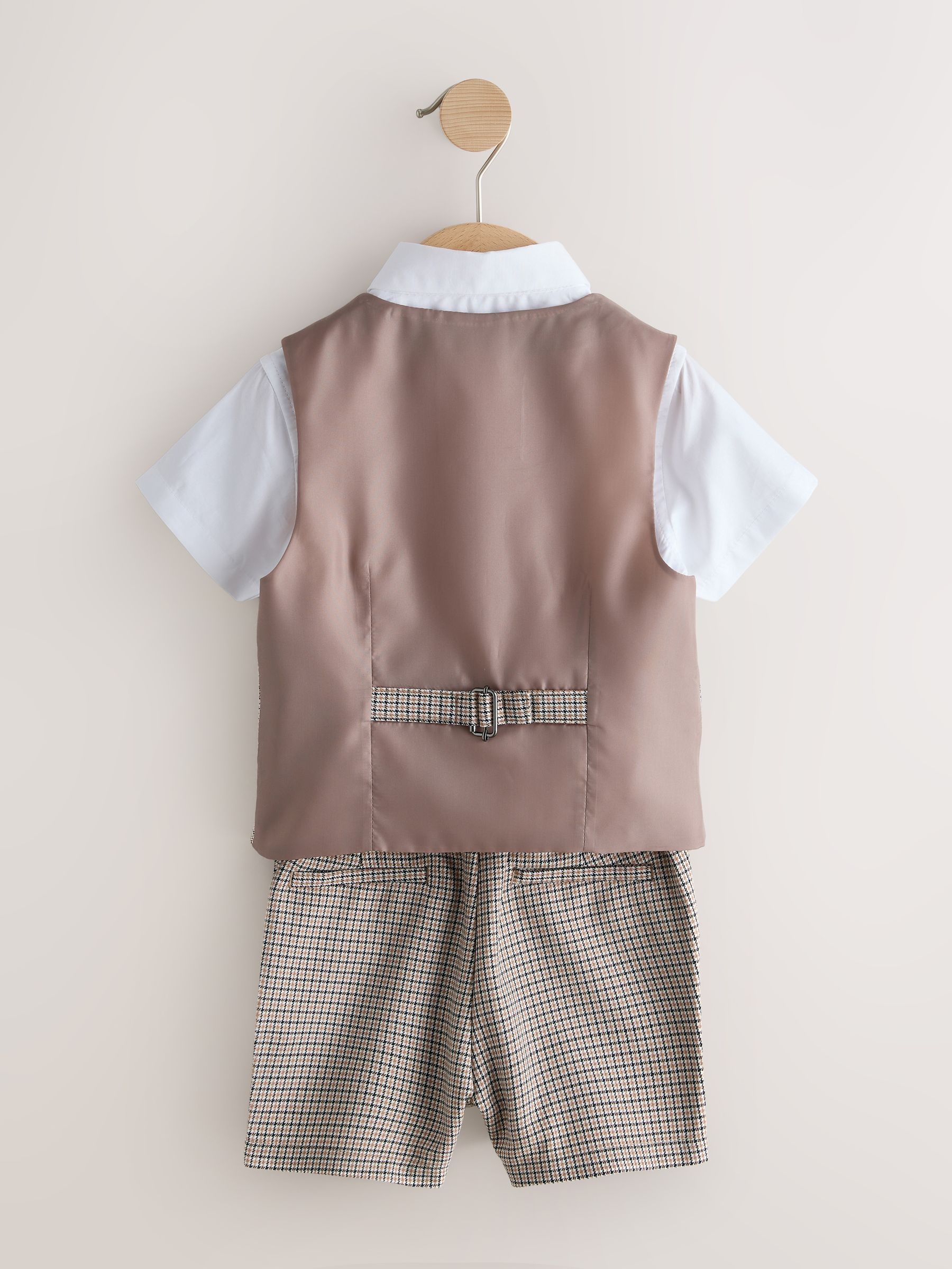 Next：日本 ブラウン チェック - ベスト、シャツ、ショートパンツ