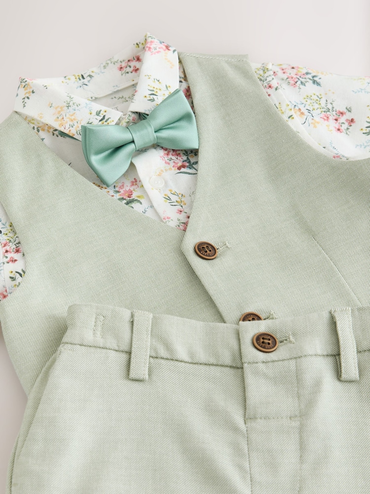 Salvie Grønn - Vest, Skjorte, shorts og slipssett (3mnd.–9år) - Bilde 4 av 4 Salvie Grønn - Vest, Skjorte, shorts og slipssett (3mnd.–9år) - Bilde 4 av 4