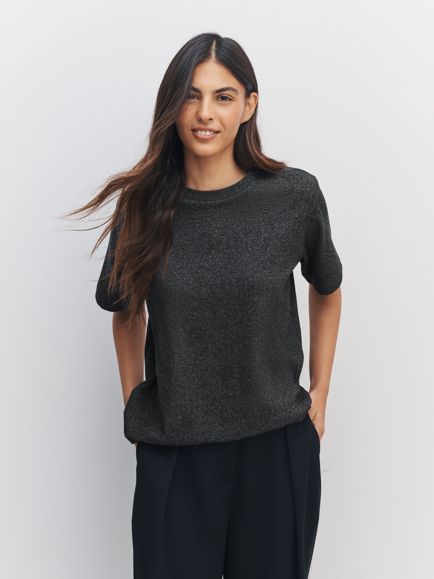 Next：日本 チャコールグレー - N. Premium コージー クルーネック