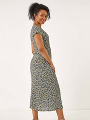 Roman Black Petite Floral Print Crinkle Midi Dress - Image 3 of 5