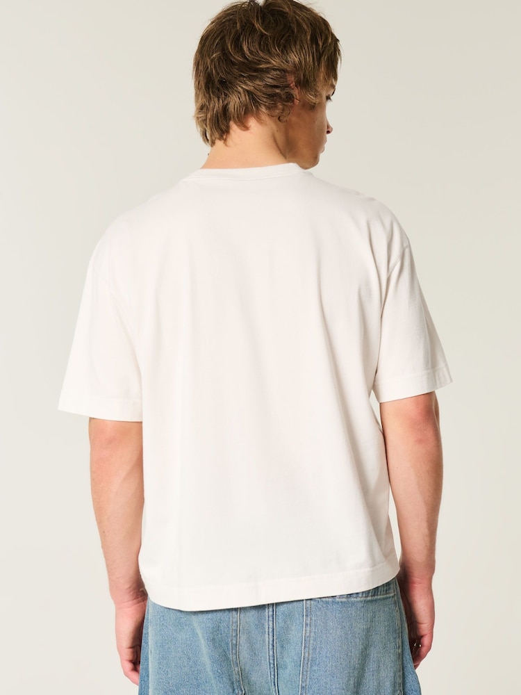Hollister Boxy Cropped Graphic Print 100% Cotton T-Shirt - Image 2 of 3