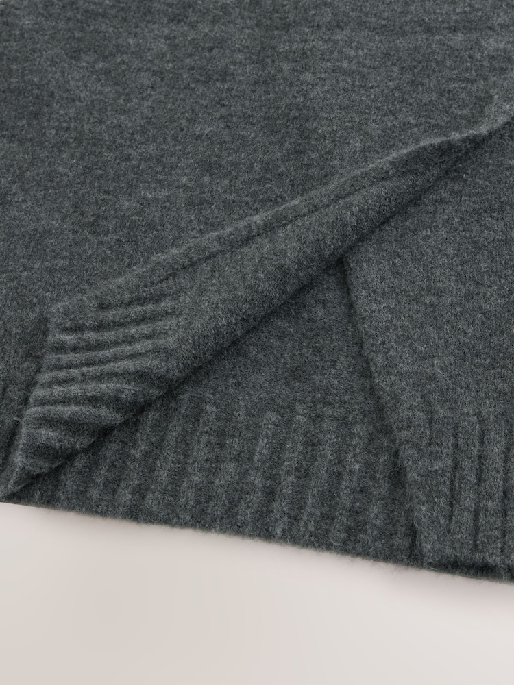 Grey Knitted Tank Containing RAS Alpaca - Image 10 of 10