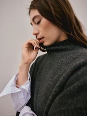 Grey Knitted Tank Containing RAS Alpaca - Image 7 of 10