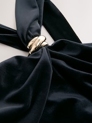 Negro - Velvet Halter Neck Hardware Top - Imagen 7 de 8