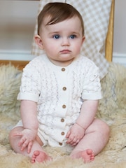 Blanco - The Little Tailor Baby Scallop Design Pointelle Button Through 100% Cotton Romper - Imagen 1 de 7
