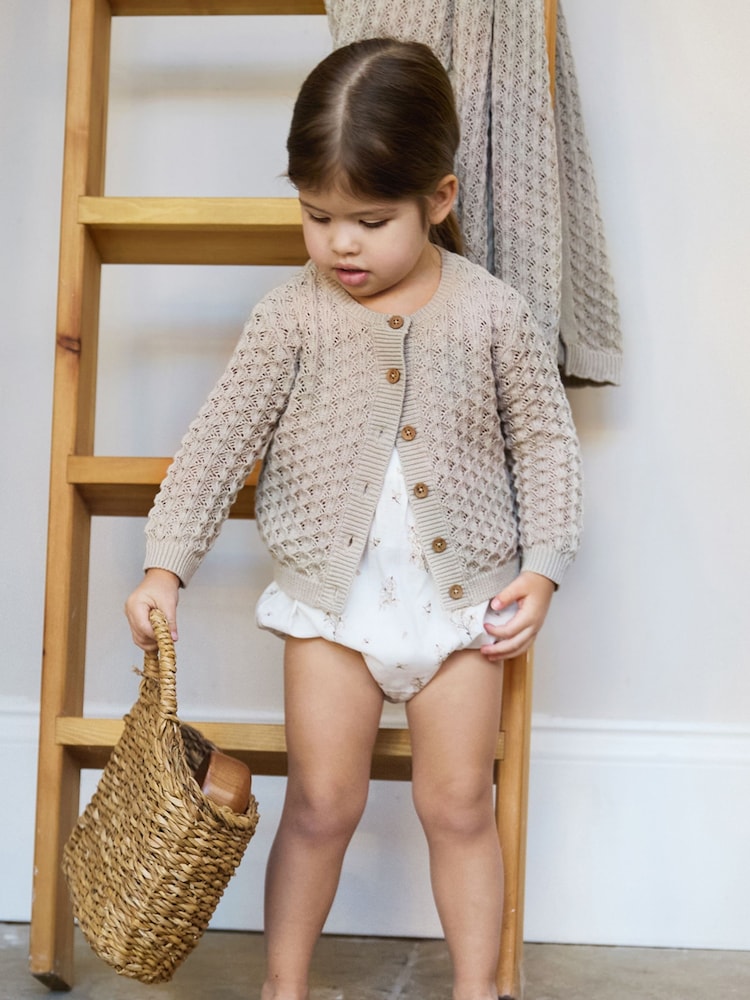 لون طبيعي - The Little Tailor Baby 100% Cotton Scallop Design Pointelle Cardigan - صورة 1 من 6 لون طبيعي - The Little Tailor Baby 100% Cotton Scallop Design Pointelle Cardigan - صورة 1 من 6