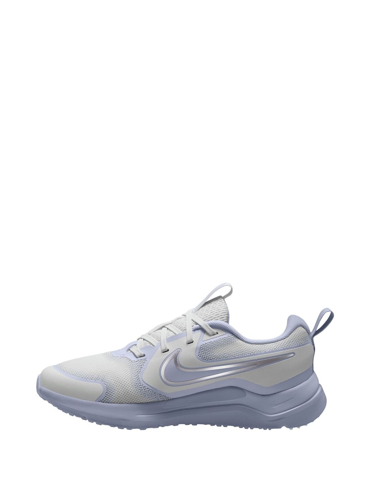 Nike White Grey Silver Youth Cosmic Running Trainers - Image 2 of 4 Nike White Grey Silver Youth Cosmic Running Trainers - Image 2 of 4