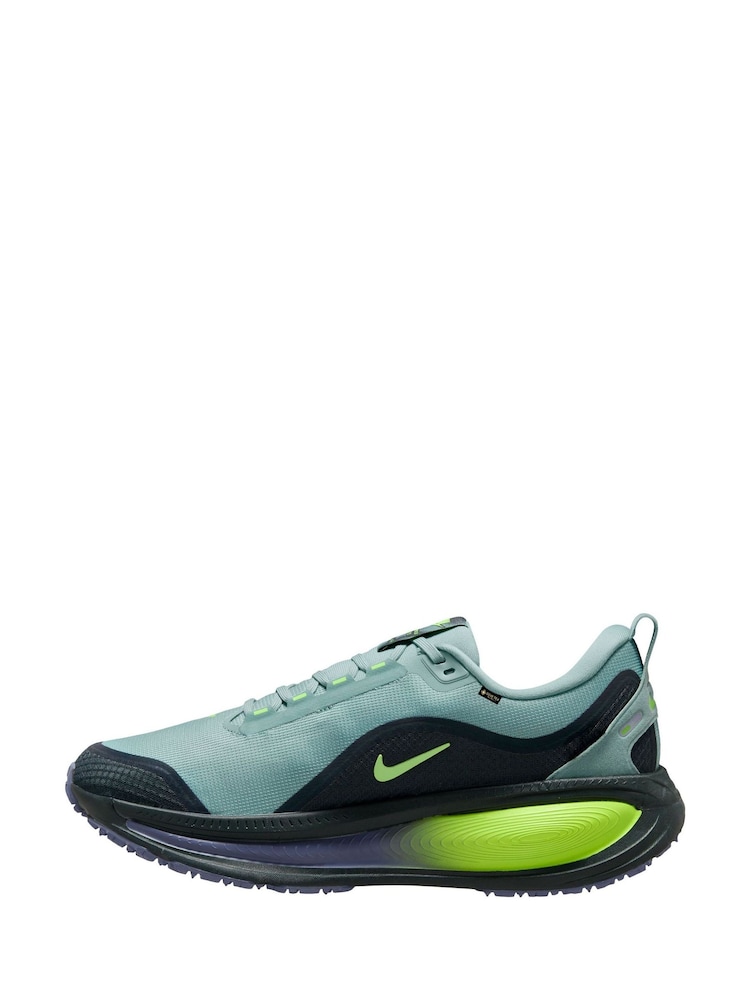 Nike Green Vomero 18 GORE-TEX Running Trainers - Image 2 of 4 Nike Green Vomero 18 GORE-TEX Running Trainers - Image 2 of 4