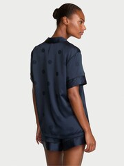 Ensemble pyjama Victoria's Secret avec short en satin - Image 2 de 3