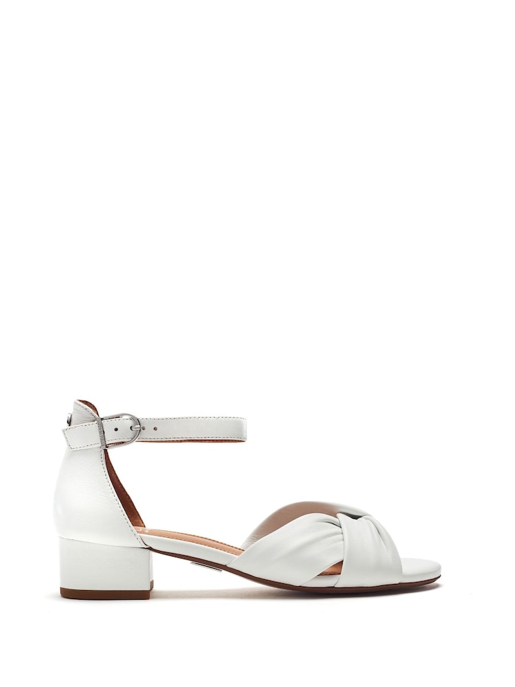 Weiß - Moda in Pelle Macadamia Low Heel Ankle Strap Leather Sandals - Bild 1 von 4 Weiß - Moda in Pelle Macadamia Low Heel Ankle Strap Leather Sandals - Bild 1 von 4