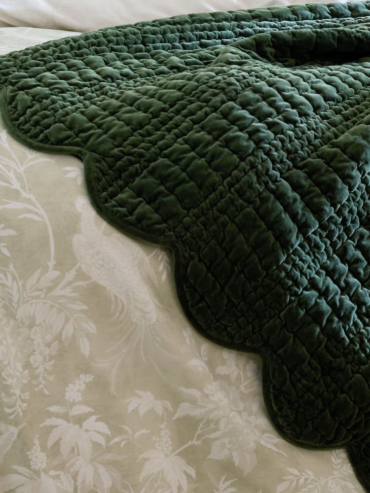 Laura Ashley Scalloped Bedspread - صورة 2 من 5