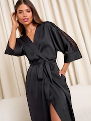Preto - Lipsy Satin Robe longo com aplicação de renda - Imagem 2 de 4