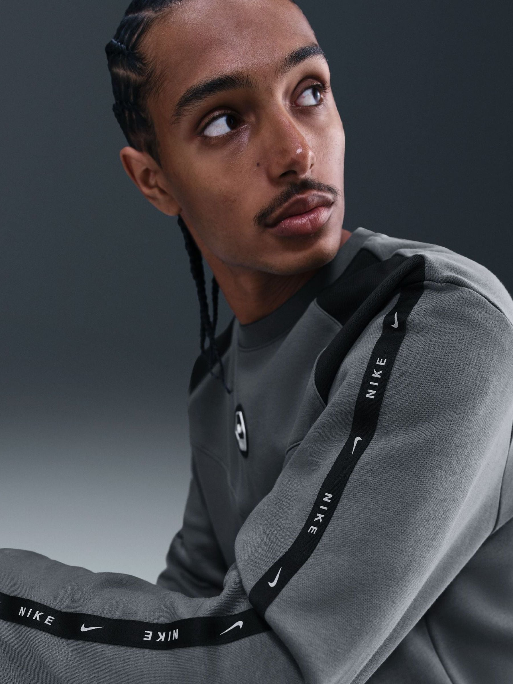 nike graphic crew neck