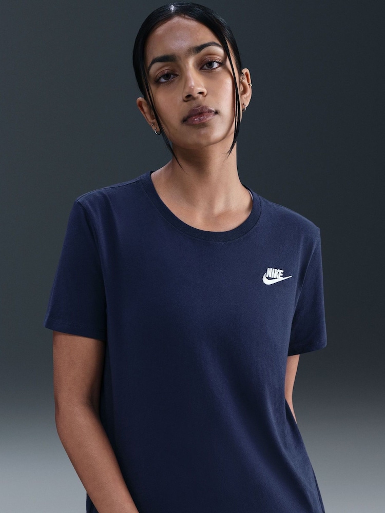 Nike Blue Sportswear Club Essentials T-Shirt - Image 5 of 5