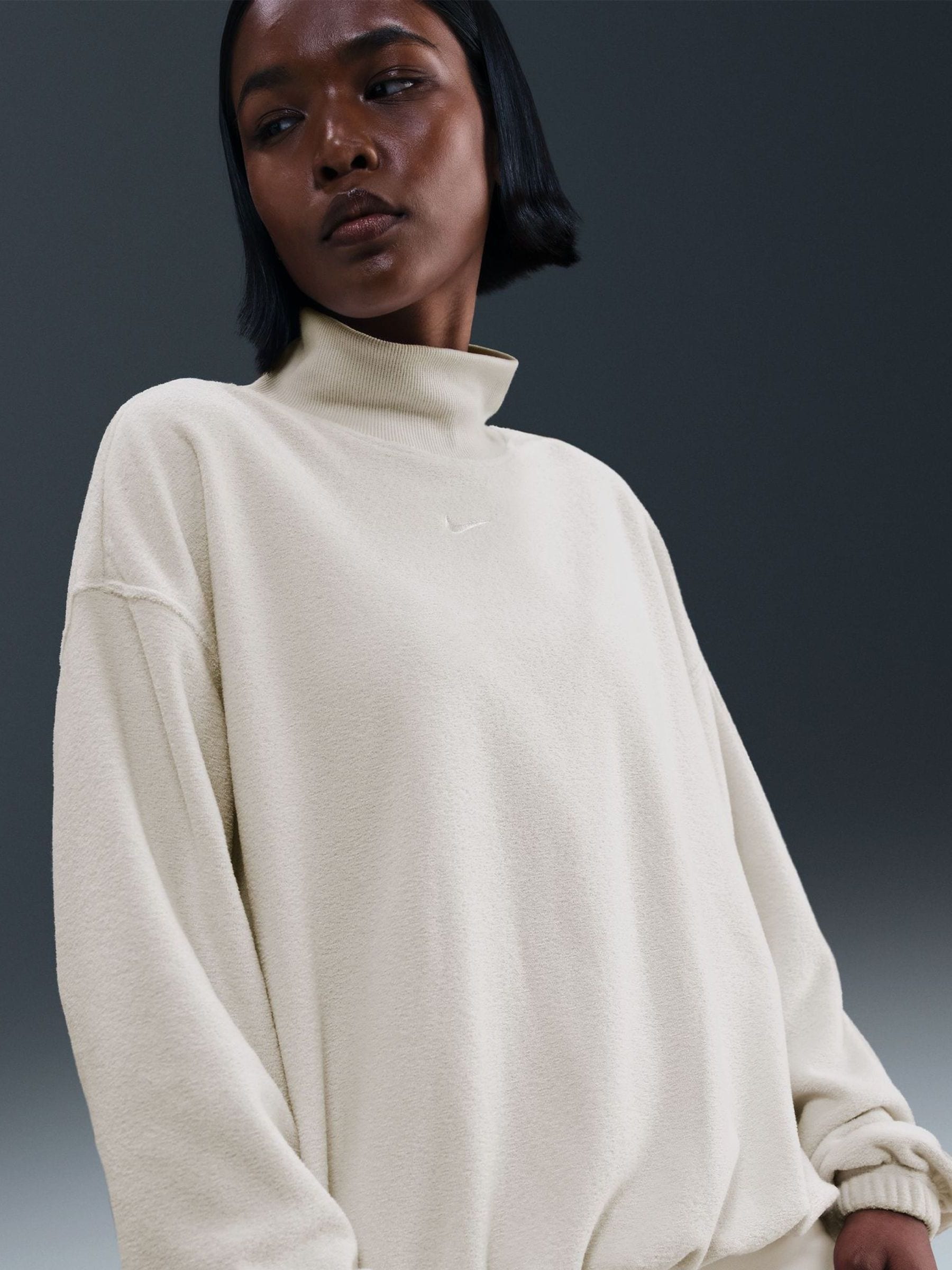 nike sportswear essential fleece mock neck sweatshirt