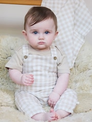 Бежевый - The Little Tailor Baby Green Woven Dungaree and T-Shirt Set - Изображение 3 из 9