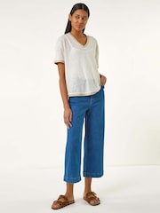 Roman Trim V-Neck T-Shirt - Imagen 2 de 5