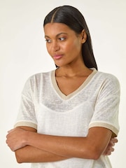 Roman Trim V-Neck T-Shirt - Imagen 4 de 5