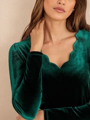 Verde - Love & Roses Scallop Neck Long Sleve Velvet Top - Imagem 2 de 4