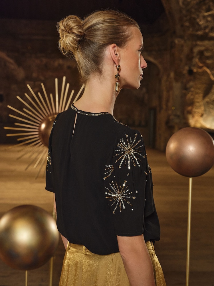 Love & Roses Black Gold Petite RO Embellished Short Sleeve Top - Image 4 of 4