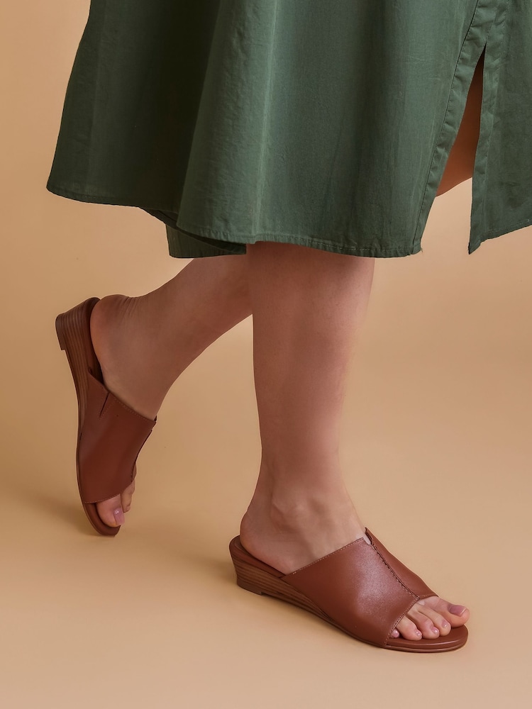 Marrón - Jones Bootmaker Jocelyn Leather Wedge Heel Mules - Imagen 1 de 5 Marrón - Jones Bootmaker Jocelyn Leather Wedge Heel Mules - Imagen 1 de 5