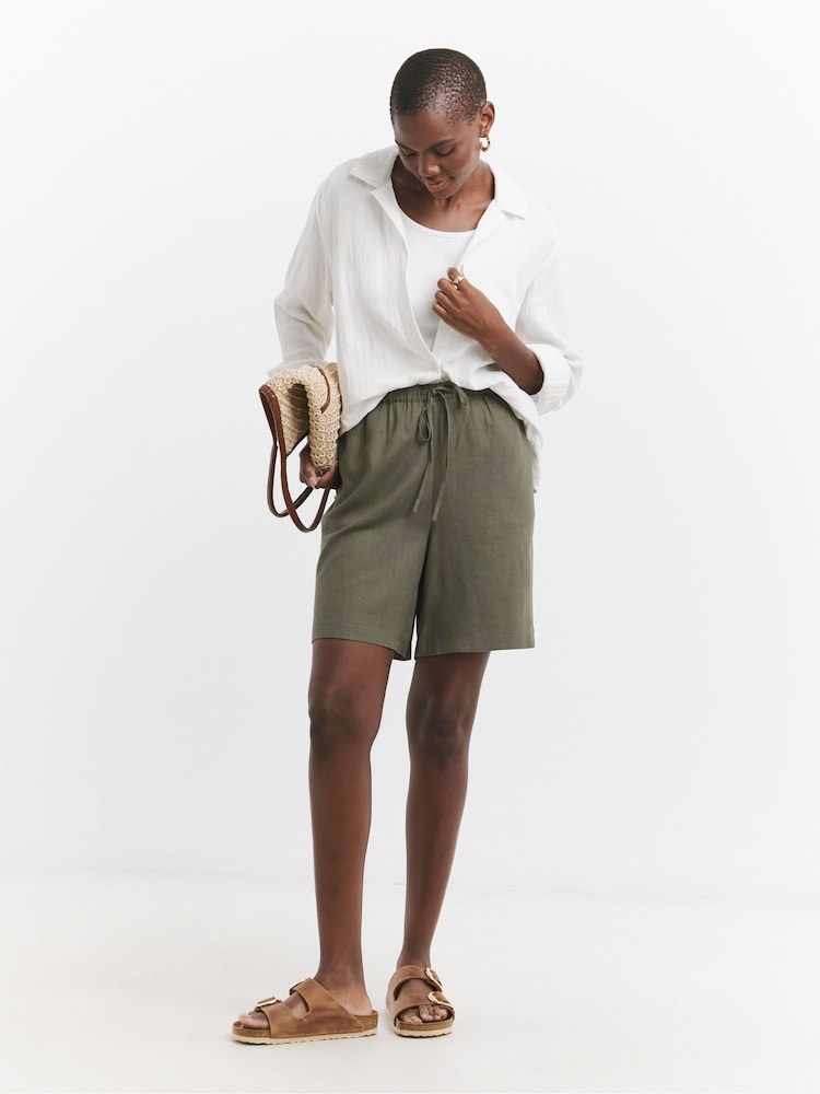 JD Williams Green Knee Length Shorts 2 Pack - Image 2 of 4 JD Williams Green Knee Length Shorts 2 Pack - Image 2 of 4