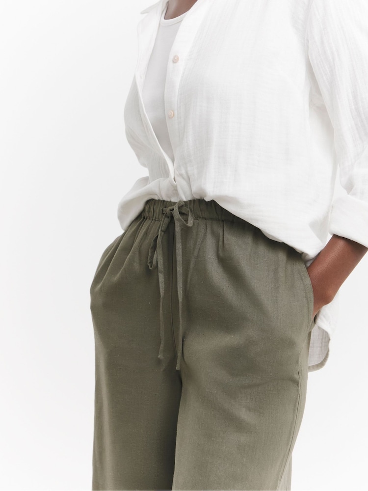 JD Williams Green Knee Length Shorts 2 Pack - Image 4 of 4 JD Williams Green Knee Length Shorts 2 Pack - Image 4 of 4