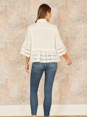 Yumi White Linen Relaxed Shirt With Scallop Trims - Image 4 of 5