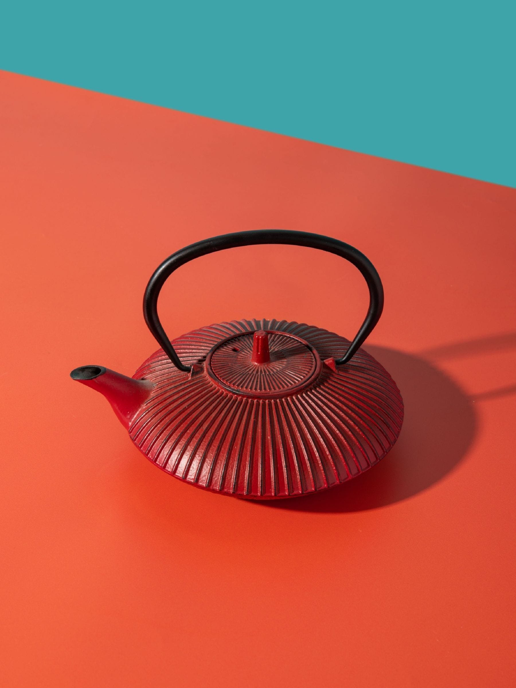 La Cafetière Cast Iron Japanese Teapot 6ml with Infuser Basket, 3 Cup (Red) - Image 4