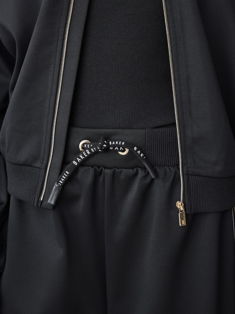 Baker by Ted Baker Contrast Track Zip-Through & Wide Leg Black Joggers Set - Bild 12 von 12 Baker by Ted Baker Contrast Track Zip-Through & Wide Leg Black Joggers Set - Bild 12 von 12