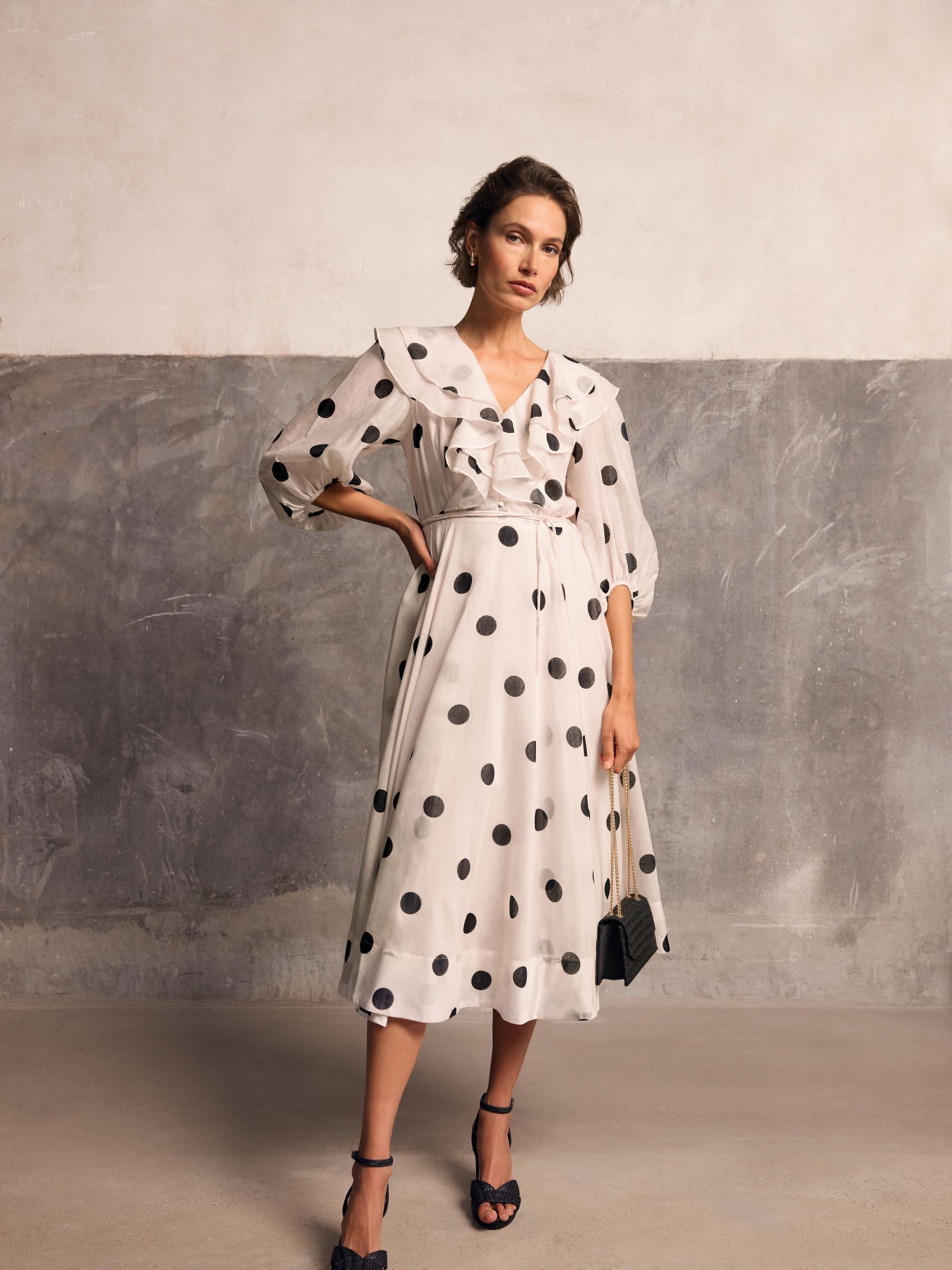 【関税込】PhaseEight ドレス☆Cream Jaqlyn Spot Dress Buy Phase Eight Cream Jaqlyn Spot Dress from the Next UK