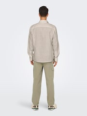 Camisas de manga comprida Only & Sons Regular Fit Linen Blend de linho - Imagem 2 de 4
