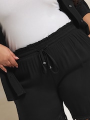 Yours Curve Black Trim Hem Crinkle Shorts - Image 3 of 5