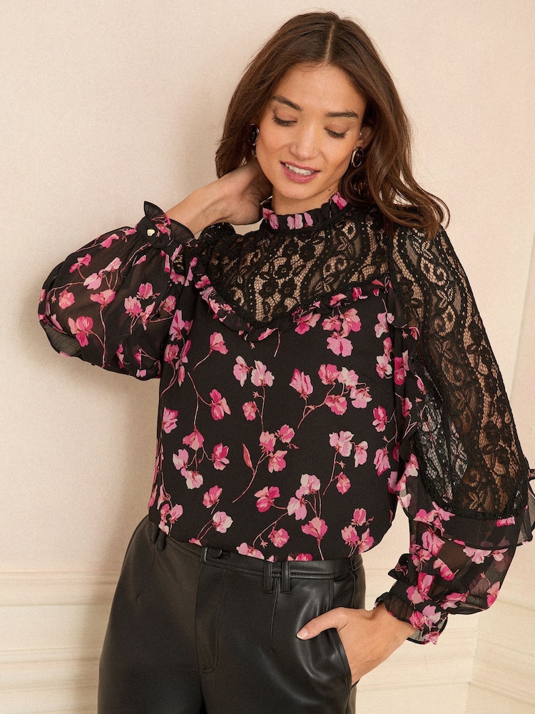 Estampa floral preta - Love & Roses Crew Neck Lace Yoke Long Sleeve Blouse - Imagem 1 de 4