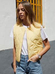 Threadbare Yellow Floral Print Patchwork Reversible Quilted Gilet - Image 3 of 4